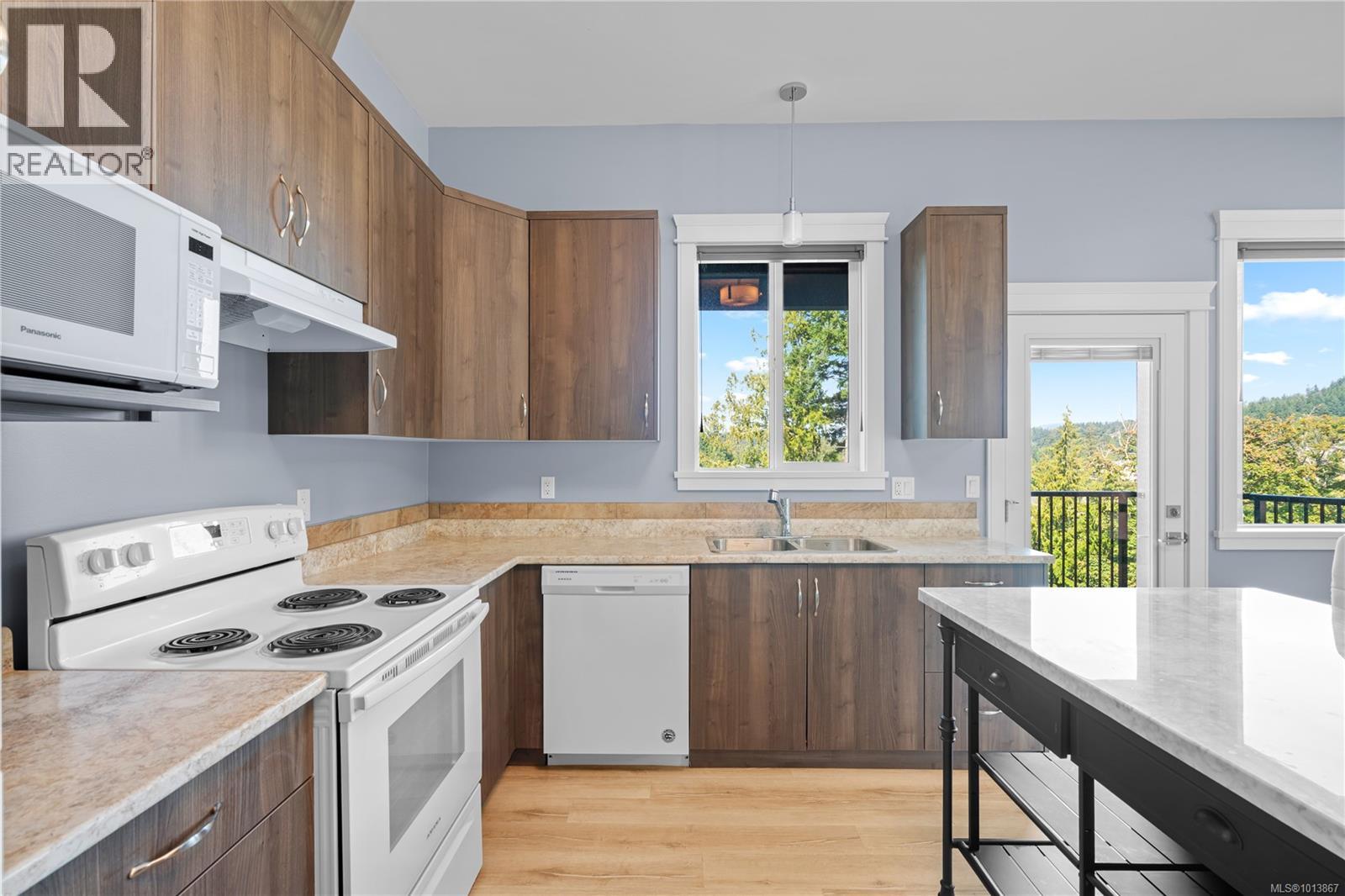 3638 Ridge View Terr, Colwood