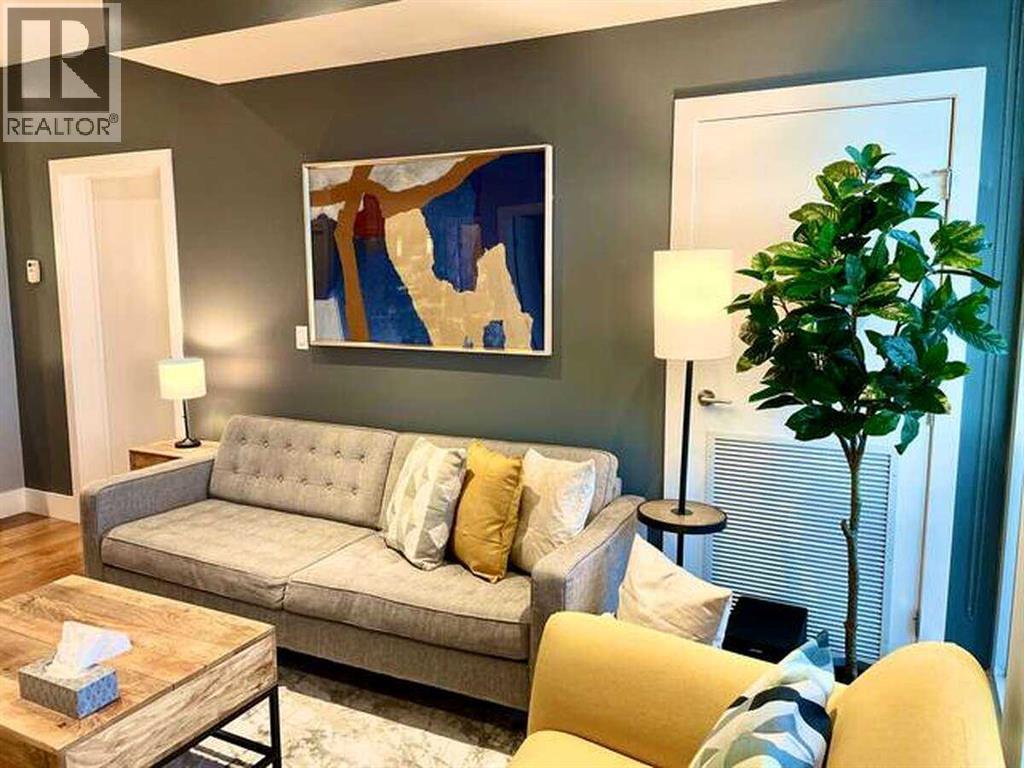 Single Family House for Sale in    Avenue SW Richmond Calgary 