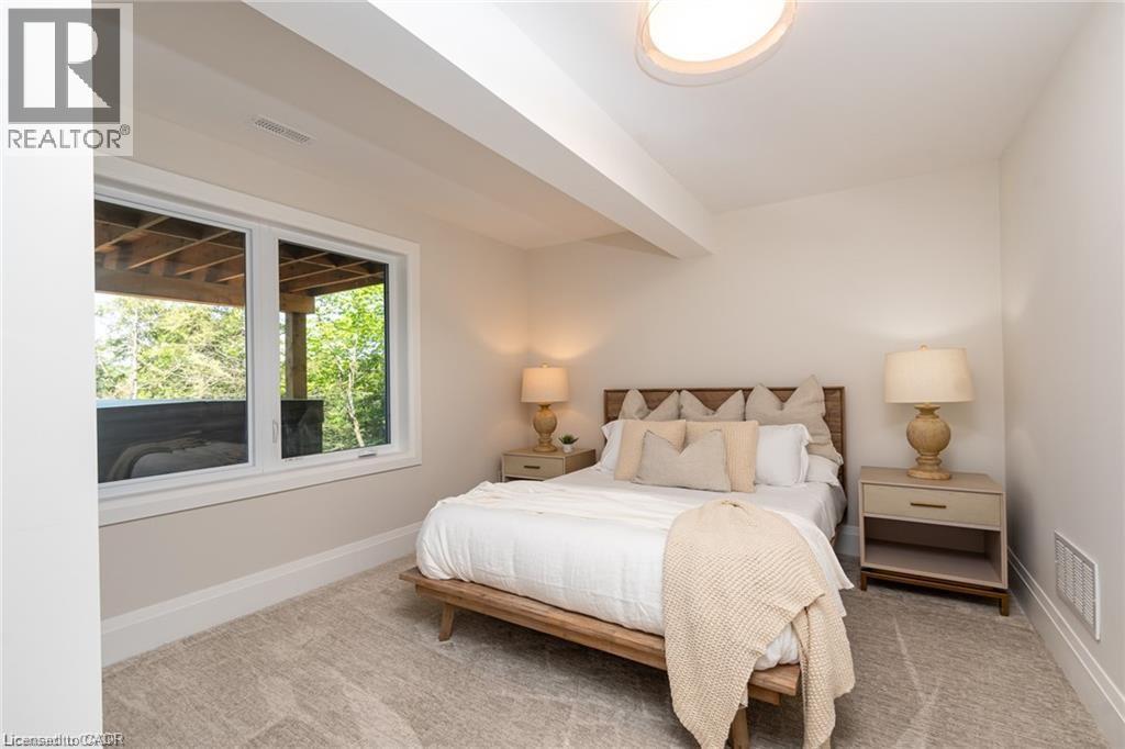 1052 WALTON Avenue - 36