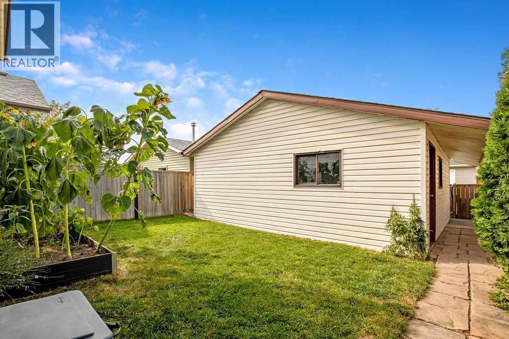 Single Family House Bi-level for Sale in  Riverbirch Place SE Riverbend Calgary 
