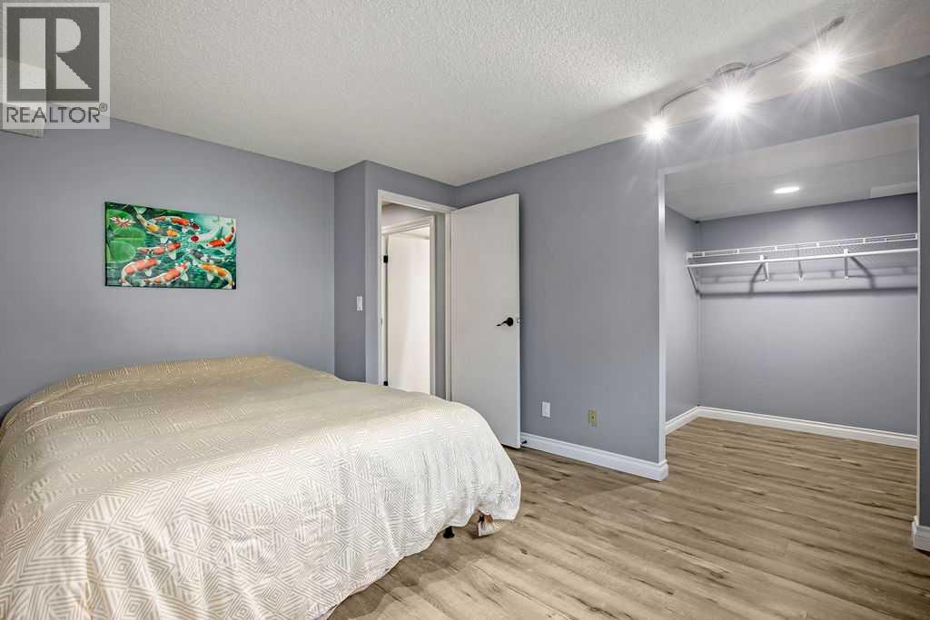 Single Family House Bi-level for Sale in  Riverbirch Place SE Riverbend Calgary 