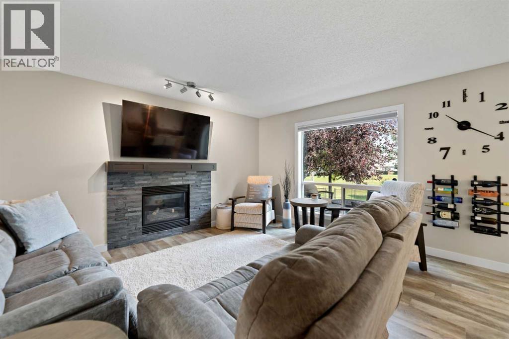 Single Family House for Sale in  Douglas Ridge Place SE Douglasdale/Glen Calgary 