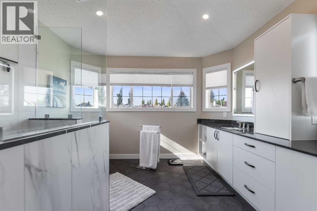Single Family House for Sale in  Douglas Ridge Place SE Douglasdale/Glen Calgary 