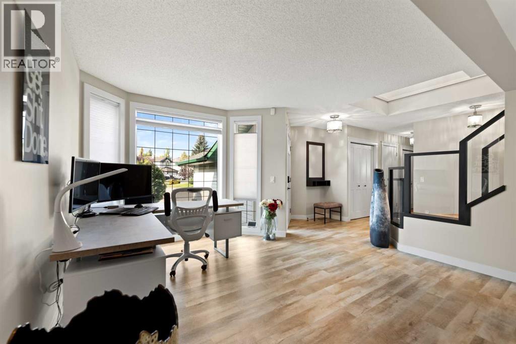 Single Family House for Sale in  Douglas Ridge Place SE Douglasdale/Glen Calgary 