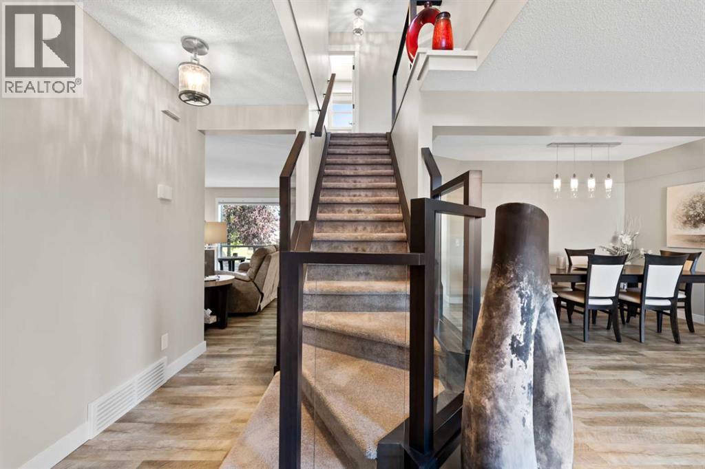 Single Family House for Sale in  Douglas Ridge Place SE Douglasdale/Glen Calgary 