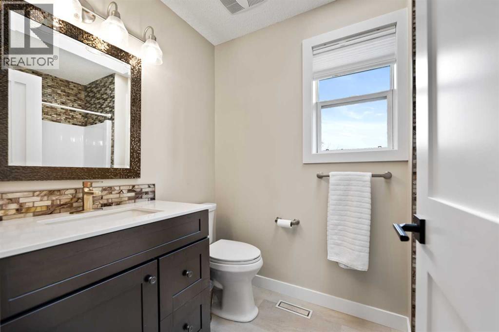 Single Family House for Sale in  Douglas Ridge Place SE Douglasdale/Glen Calgary 