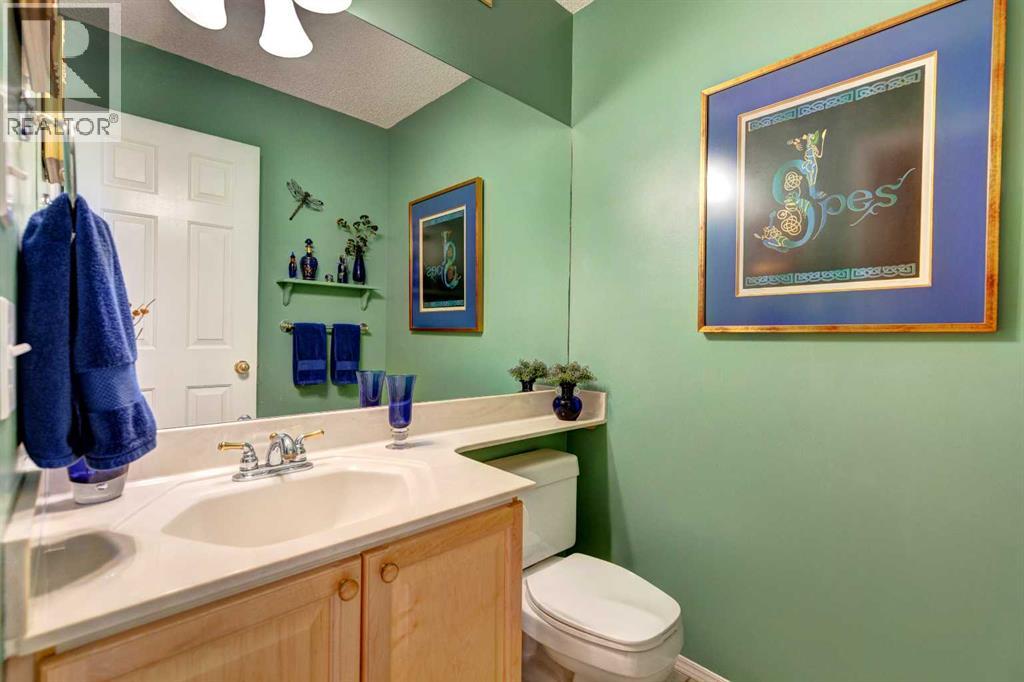 Single Family House for Sale in  Sierra Nevada Way SW Signal Hill Calgary 