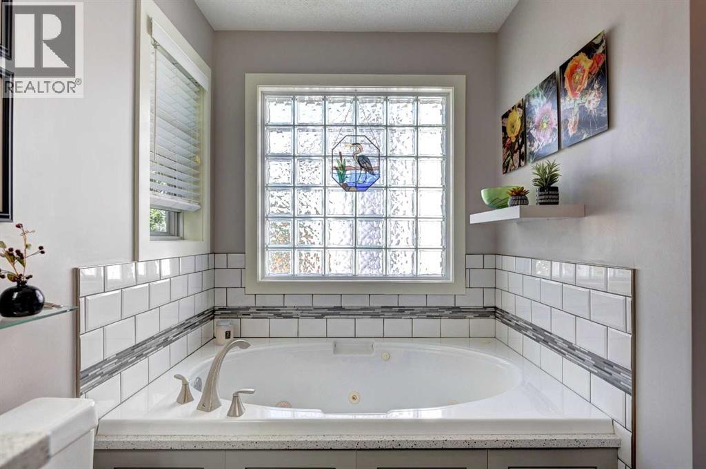 Single Family House for Sale in  Sierra Nevada Way SW Signal Hill Calgary 