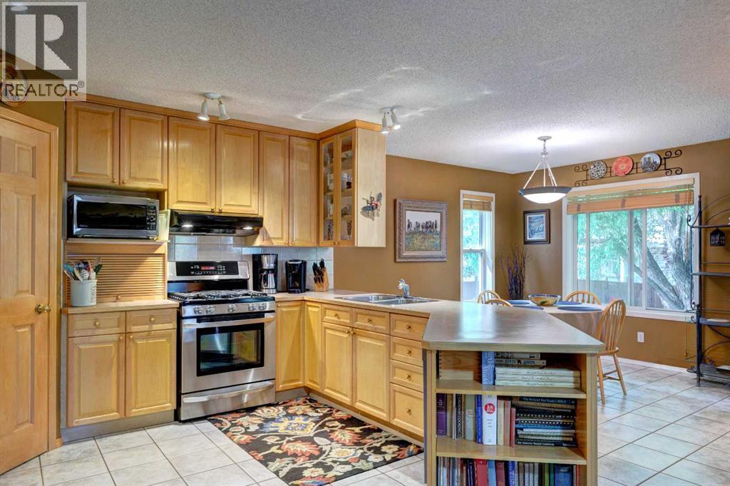 Single Family House for Sale in  Sierra Nevada Way SW Signal Hill Calgary 