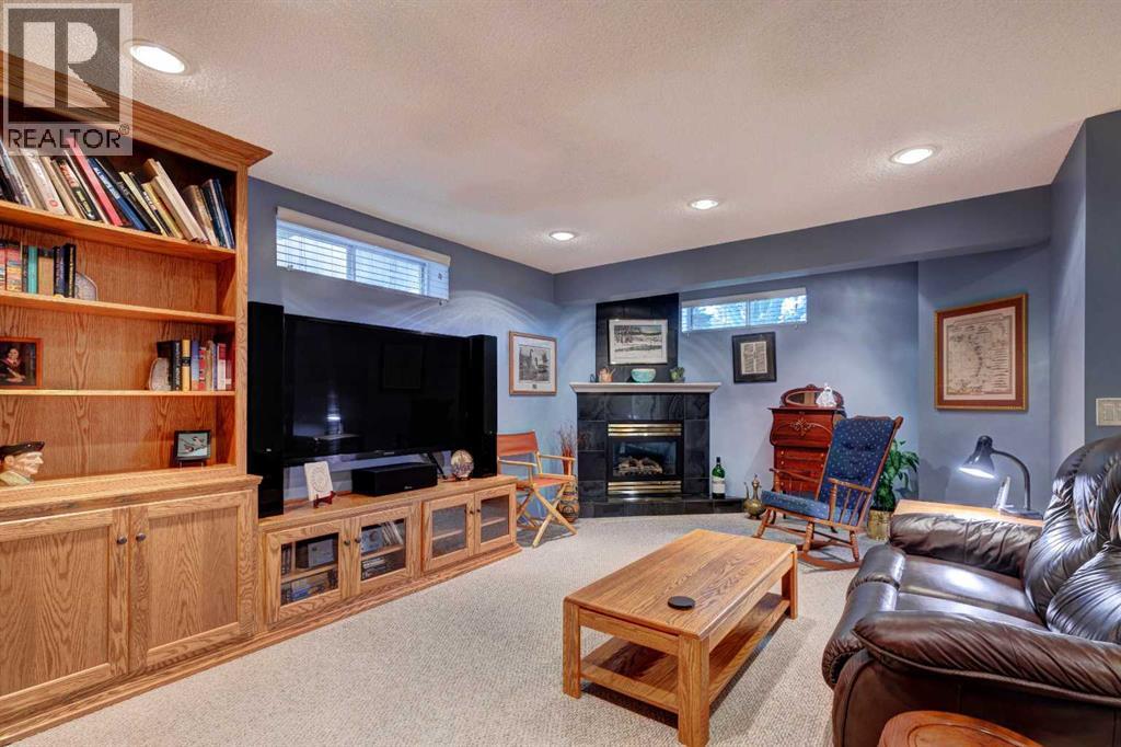 Single Family House for Sale in  Sierra Nevada Way SW Signal Hill Calgary 