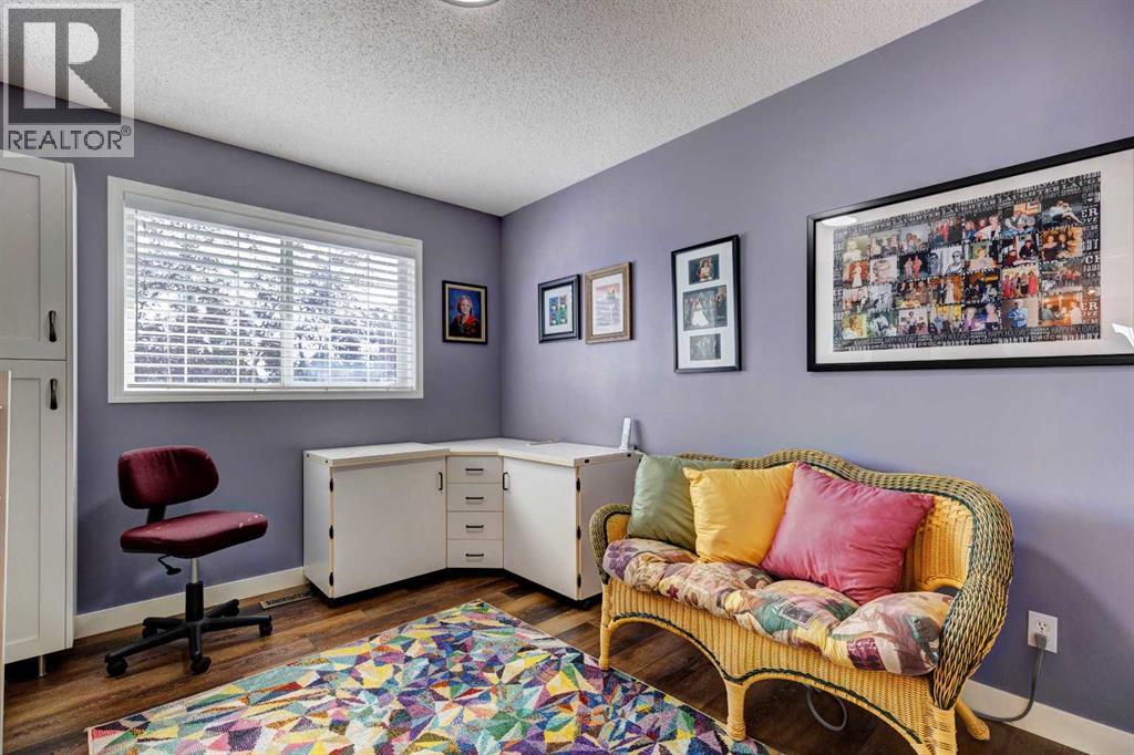 Single Family House for Sale in  Sierra Nevada Way SW Signal Hill Calgary 