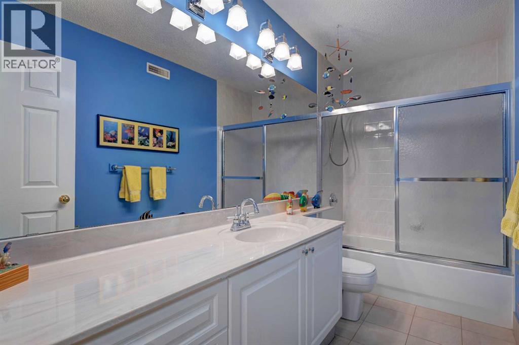 Single Family House for Sale in  Sierra Nevada Way SW Signal Hill Calgary 