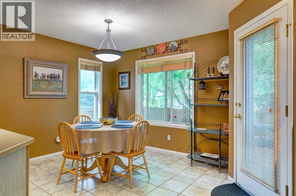 Single Family House for Sale in  Sierra Nevada Way SW Signal Hill Calgary 