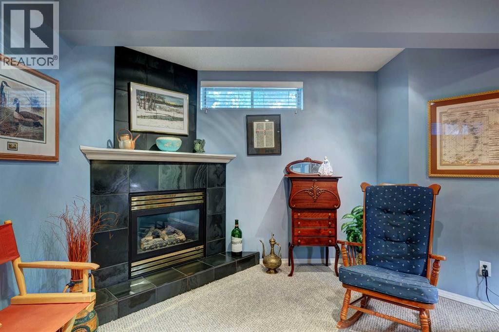Single Family House for Sale in  Sierra Nevada Way SW Signal Hill Calgary 