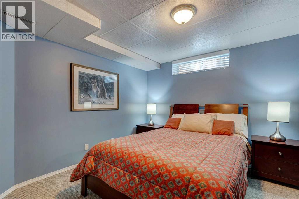 Single Family House for Sale in  Sierra Nevada Way SW Signal Hill Calgary 