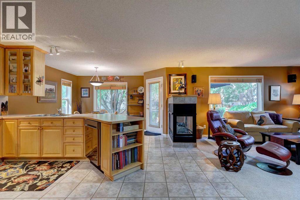 Single Family House for Sale in  Sierra Nevada Way SW Signal Hill Calgary 