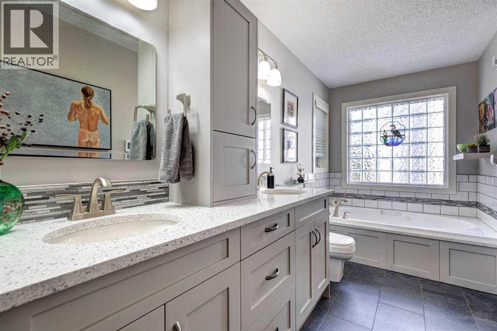 Single Family House for Sale in  Sierra Nevada Way SW Signal Hill Calgary 