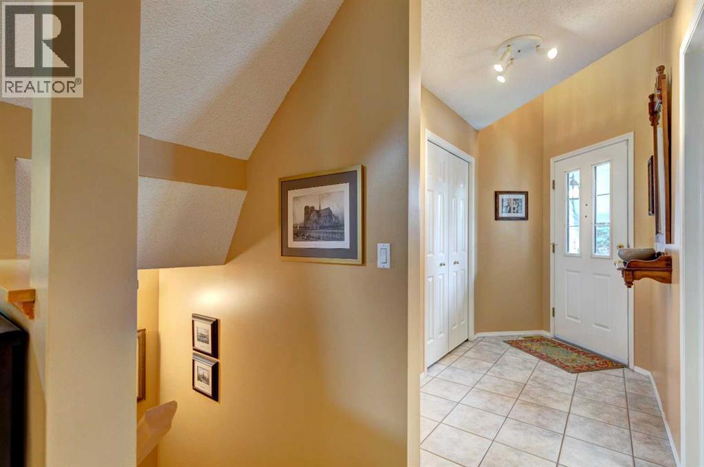 Single Family House for Sale in  Sierra Nevada Way SW Signal Hill Calgary 