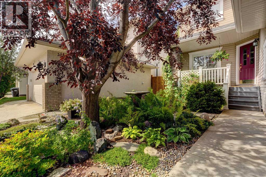 Single Family House for Sale in  Sierra Nevada Way SW Signal Hill Calgary 
