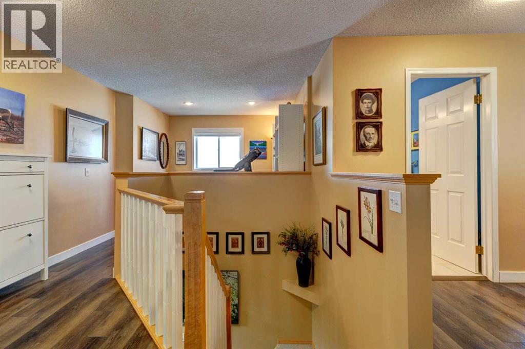 Single Family House for Sale in  Sierra Nevada Way SW Signal Hill Calgary 
