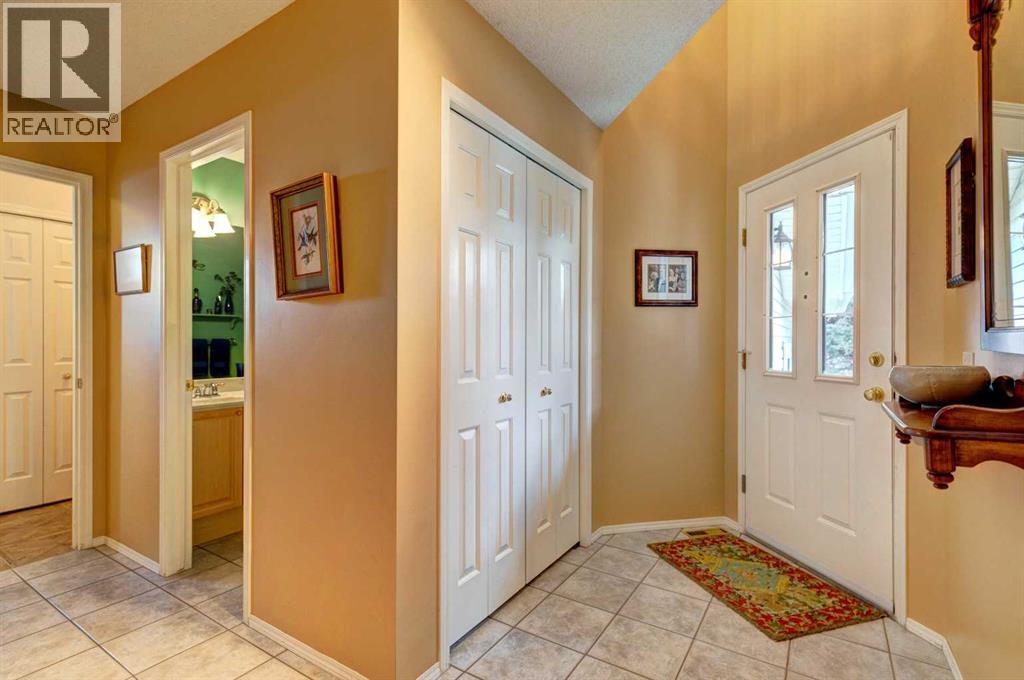 Single Family House for Sale in  Sierra Nevada Way SW Signal Hill Calgary 