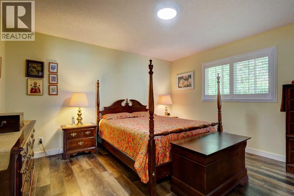 Single Family House for Sale in  Sierra Nevada Way SW Signal Hill Calgary 