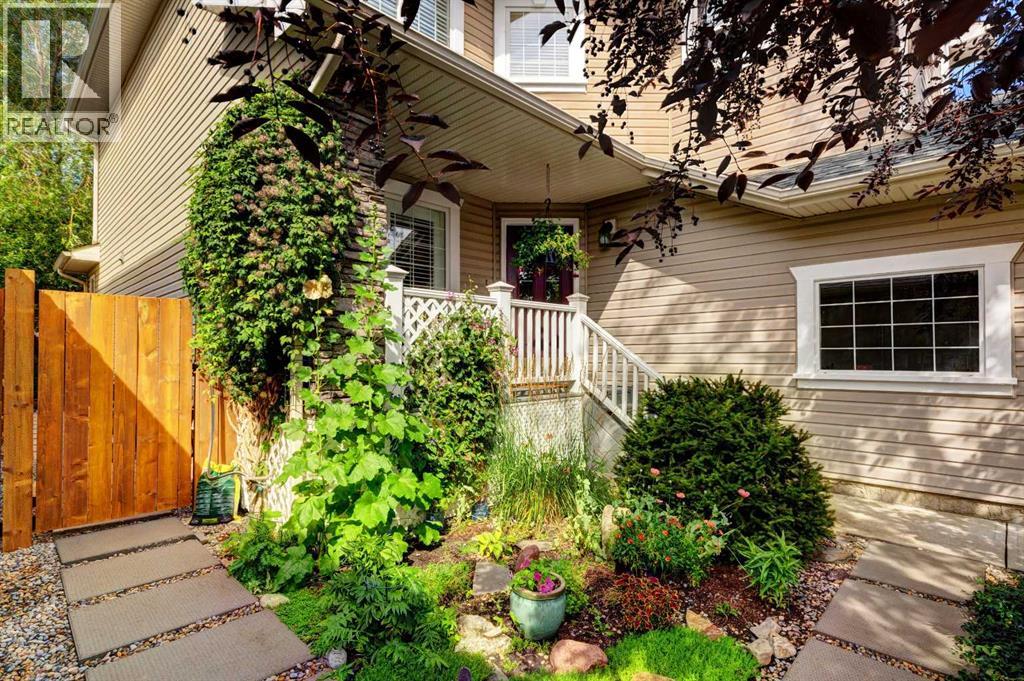 Single Family House for Sale in  Sierra Nevada Way SW Signal Hill Calgary 