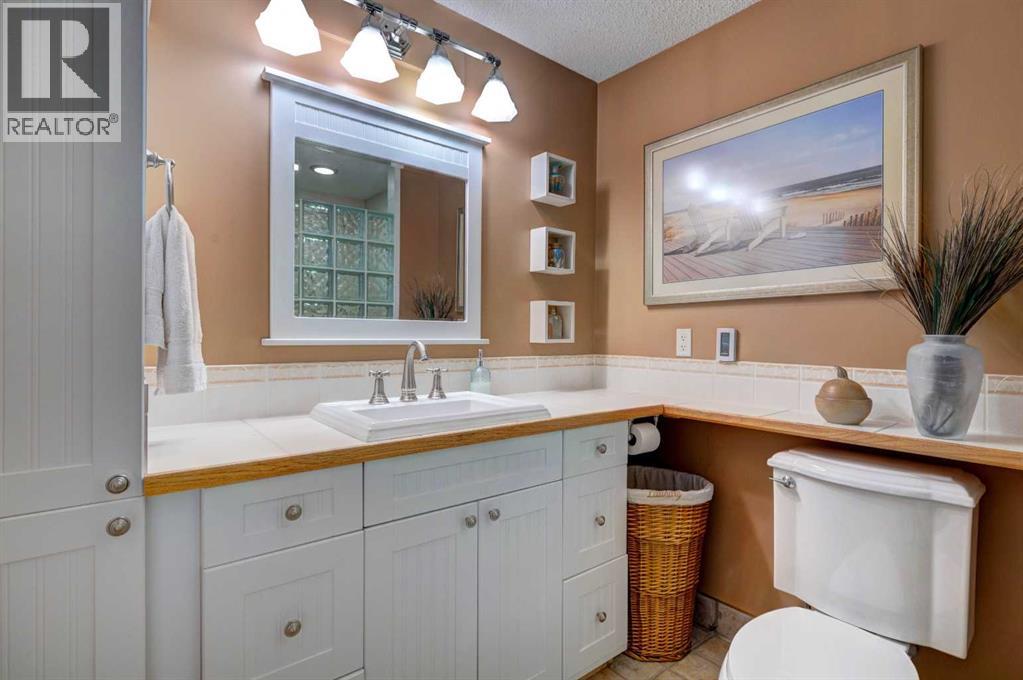 Single Family House for Sale in  Sierra Nevada Way SW Signal Hill Calgary 