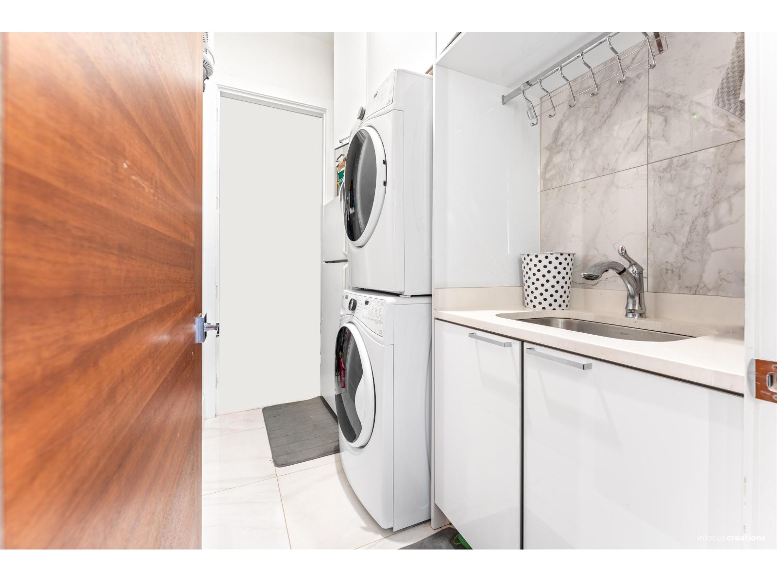 10078 MARY DRIVE, Surrey