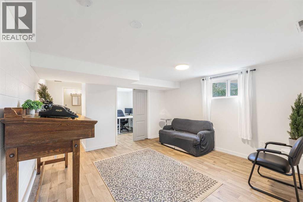 313 Ross Avenue, Cochrane