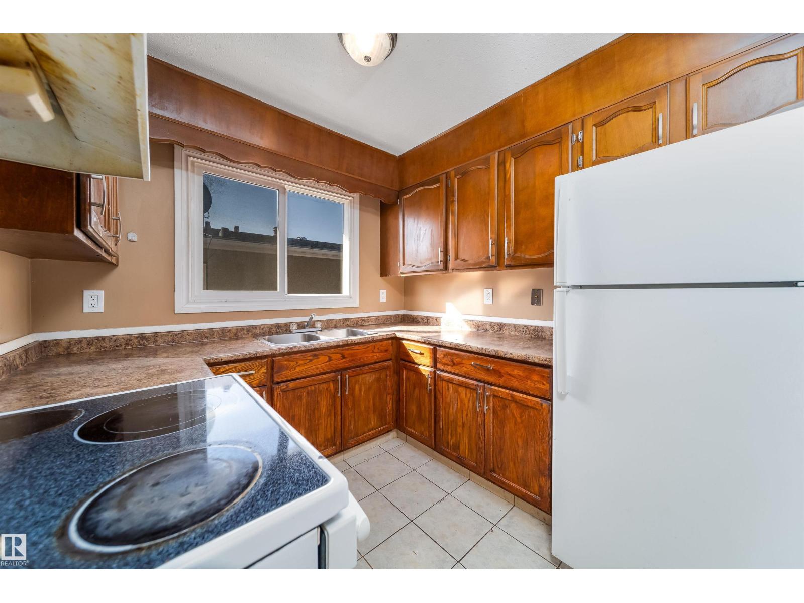 Single Family House Raised bungalow for Sale in /  St ST NW NW Edmonton 