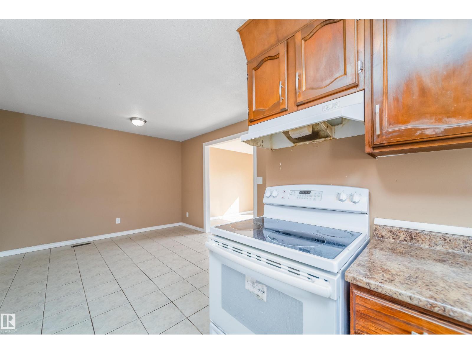 Single Family House Raised bungalow for Sale in /  St ST NW NW Edmonton 