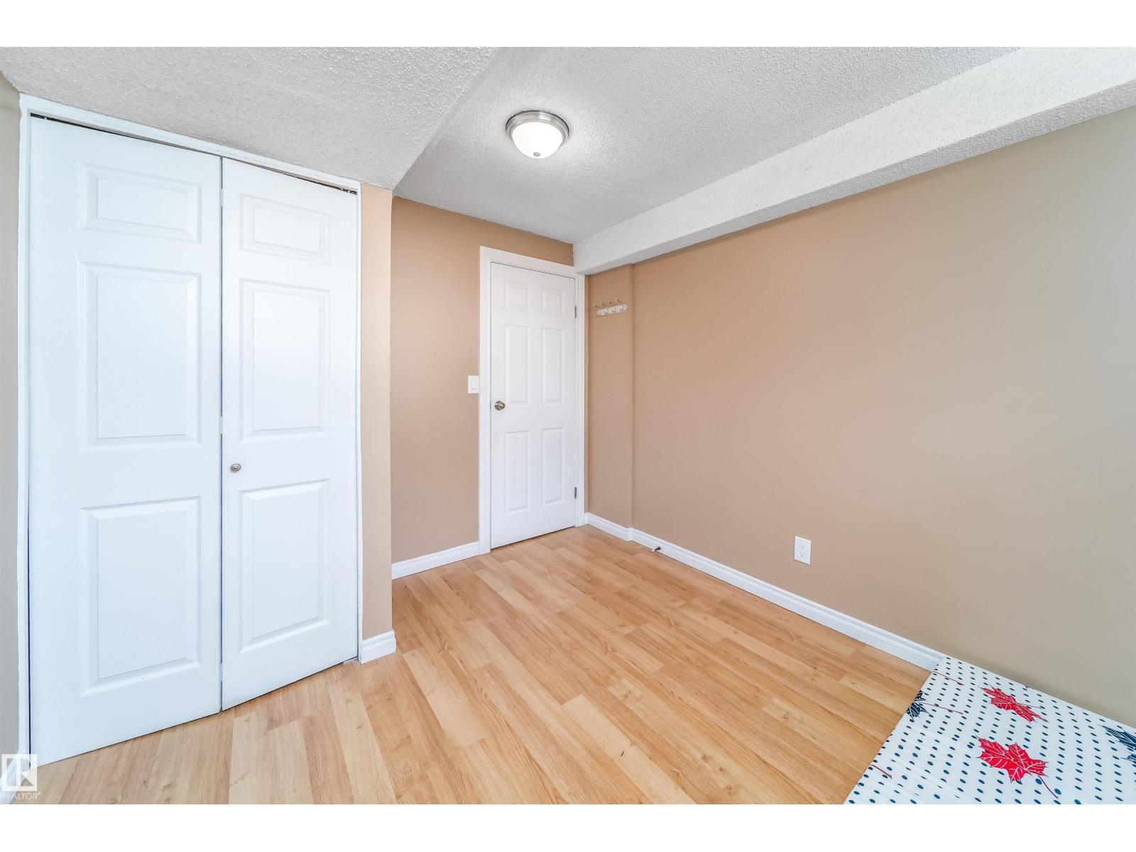 Single Family House Raised bungalow for Sale in /  St ST NW NW Edmonton 