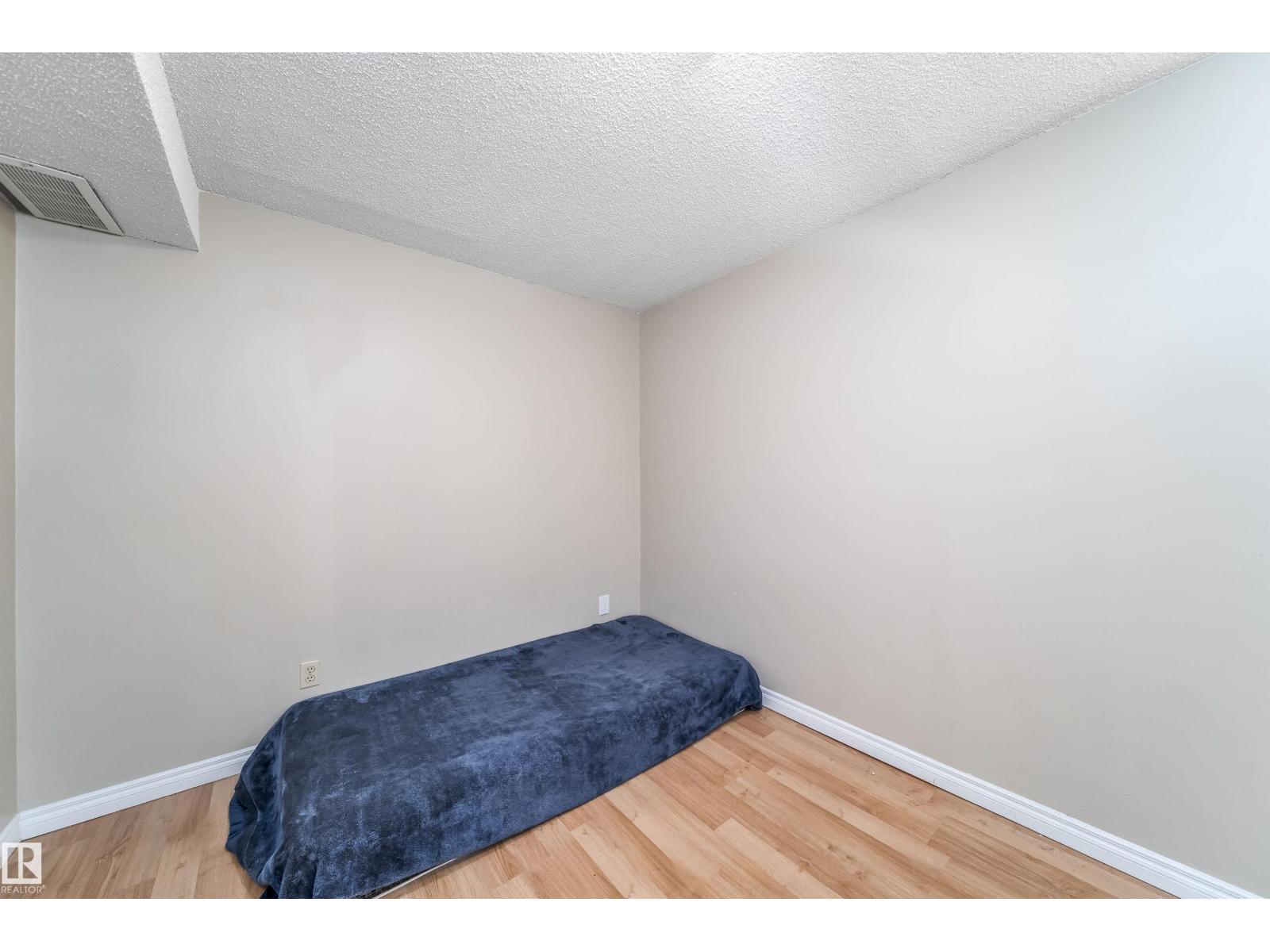 Single Family House Raised bungalow for Sale in /  St ST NW NW Edmonton 