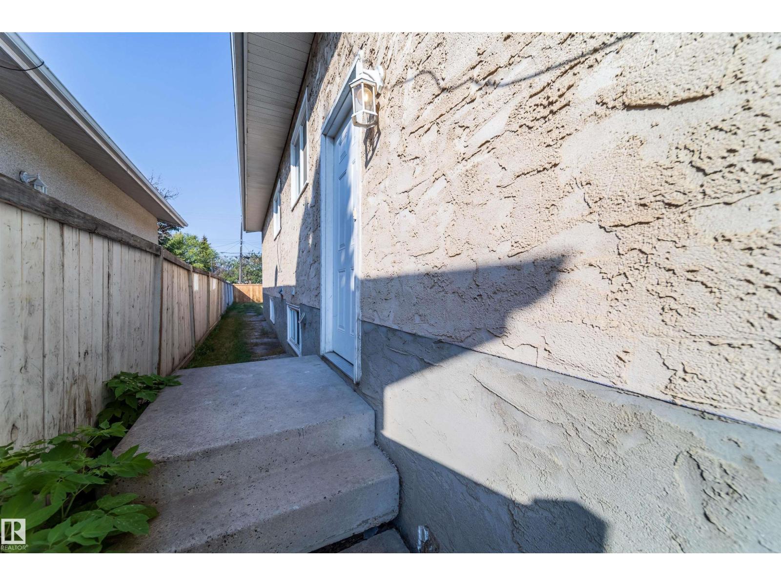 Single Family House Raised bungalow for Sale in /  St ST NW NW Edmonton 