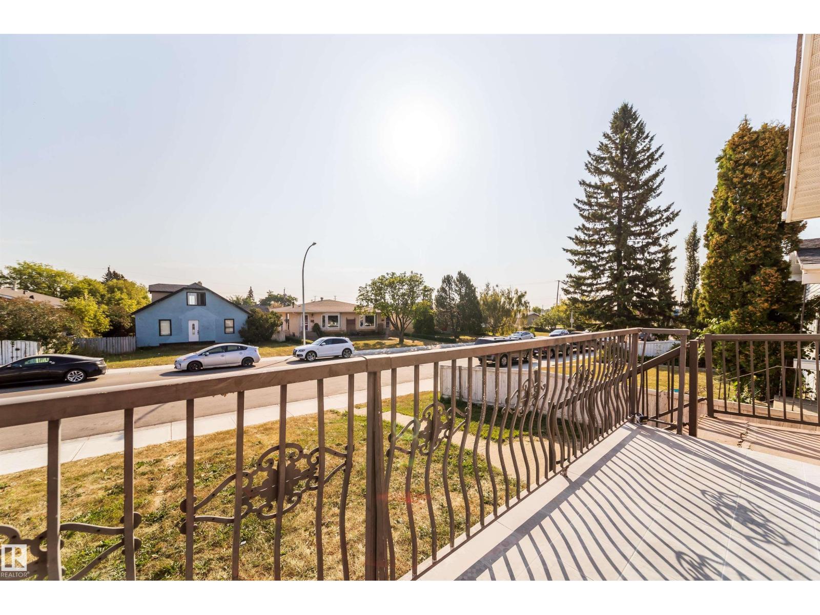 Single Family House Raised bungalow for Sale in /  St ST NW NW Edmonton 