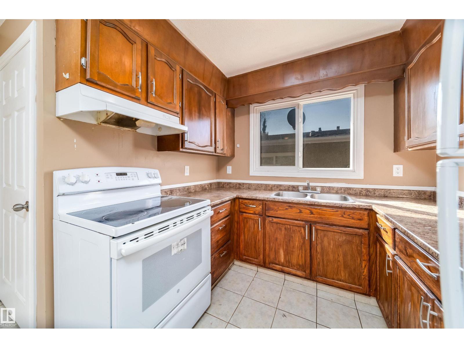 Single Family House Raised bungalow for Sale in /  St ST NW NW Edmonton 