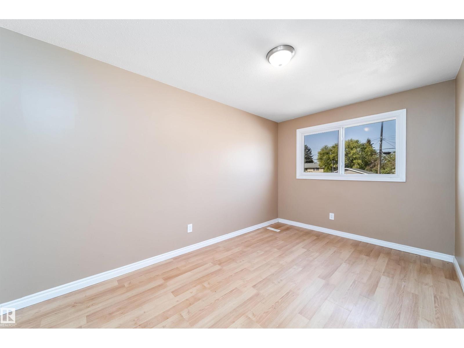 Single Family House Raised bungalow for Sale in /  St ST NW NW Edmonton 
