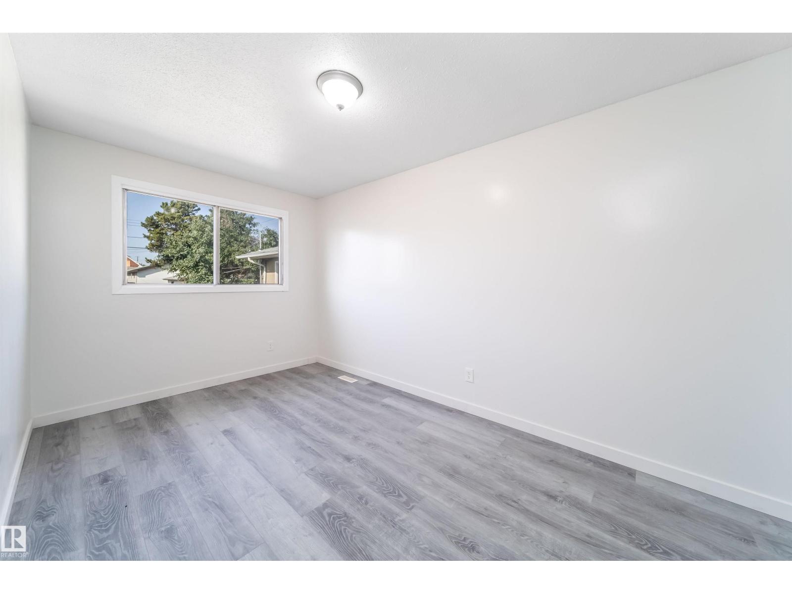Single Family House Raised bungalow for Sale in /  St ST NW NW Edmonton 