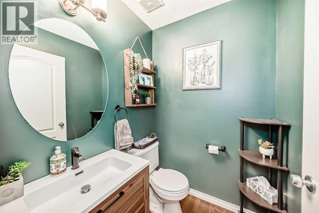 Single Family House for Sale in  Rockyspring Green NW Rocky Ridge Calgary 