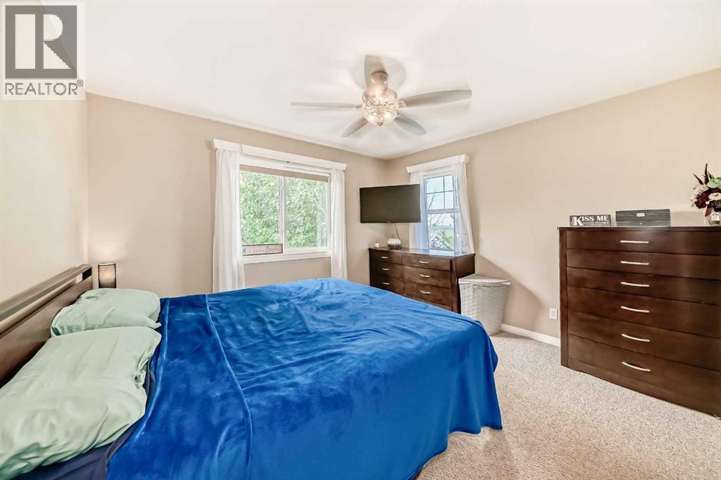 Single Family House for Sale in  Rockyspring Green NW Rocky Ridge Calgary 