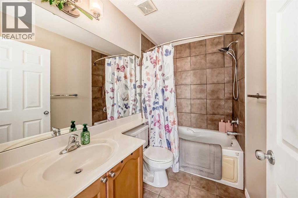 Single Family House for Sale in  Rockyspring Green NW Rocky Ridge Calgary 