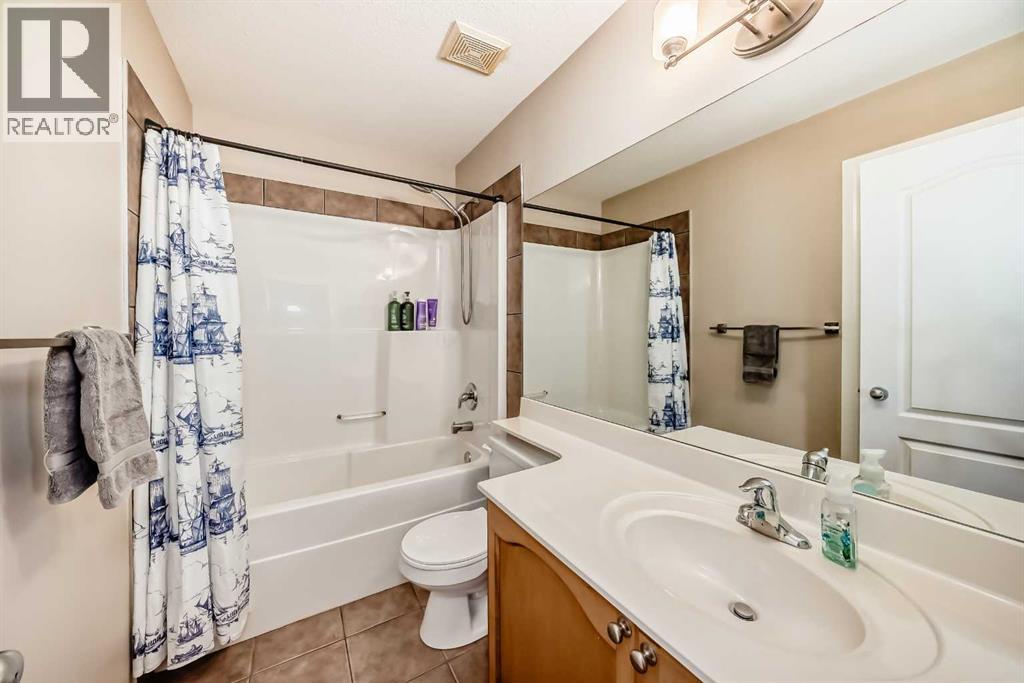 Single Family House for Sale in  Rockyspring Green NW Rocky Ridge Calgary 