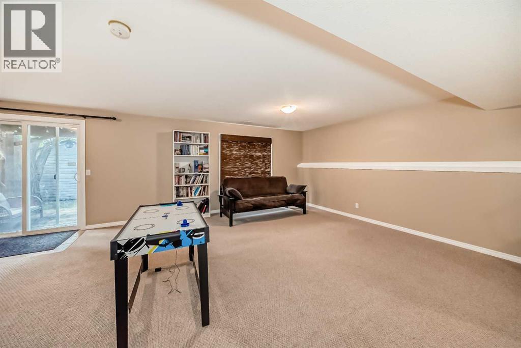 Single Family House for Sale in  Rockyspring Green NW Rocky Ridge Calgary 