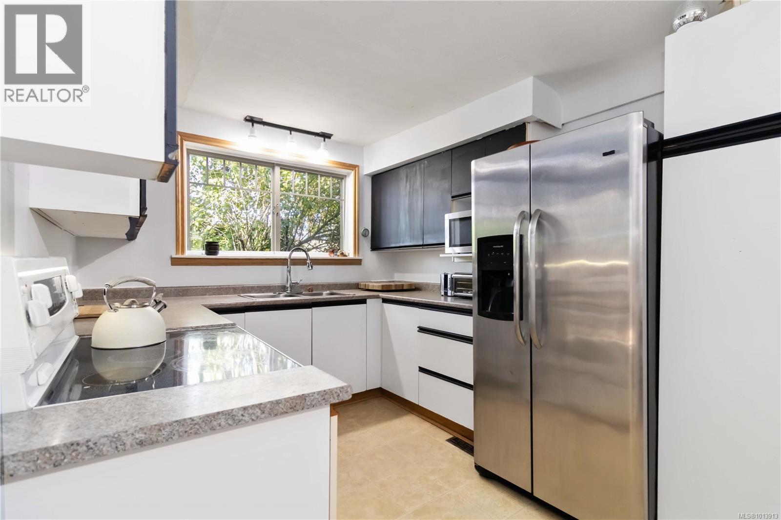 A 3365 Painter Rd, Colwood