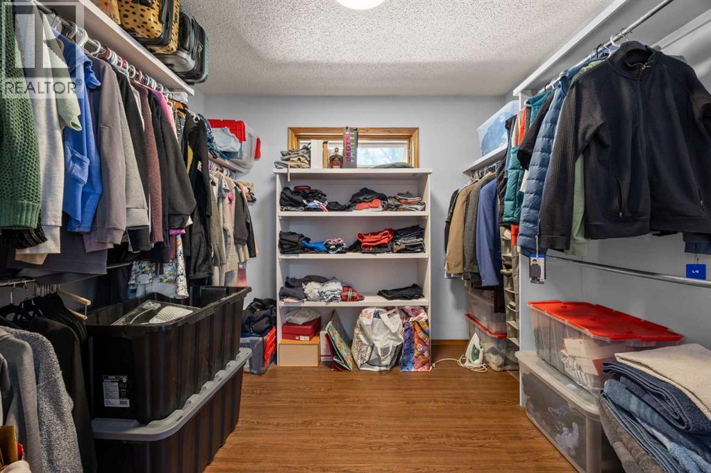 Single Family House for Sale in  Riverview Close SE Riverbend Calgary 