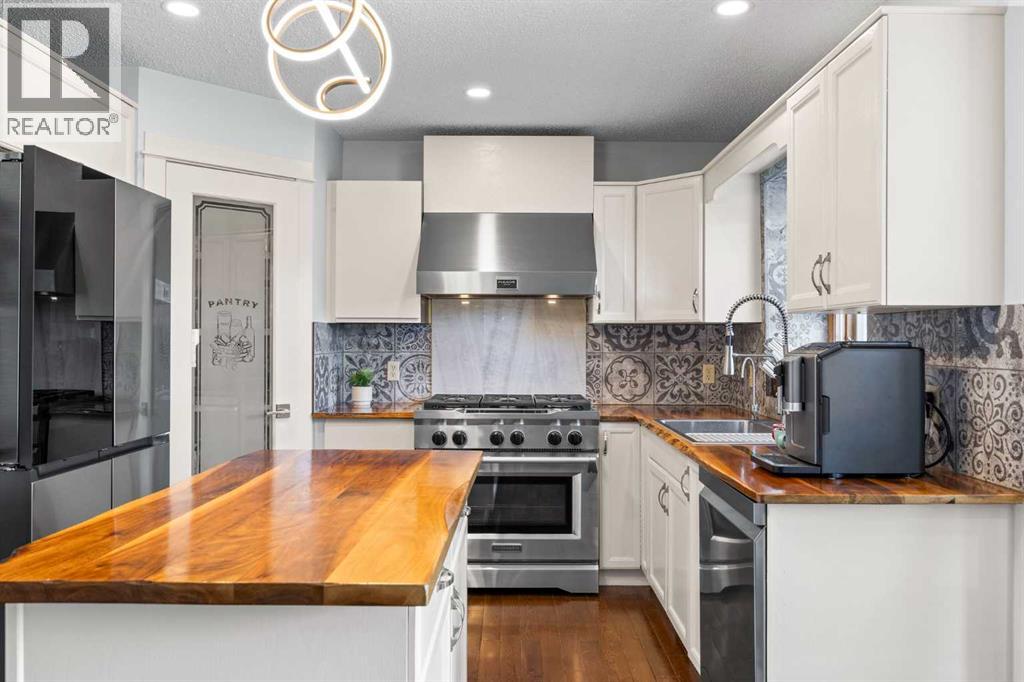 Single Family House for Sale in  Riverview Close SE Riverbend Calgary 