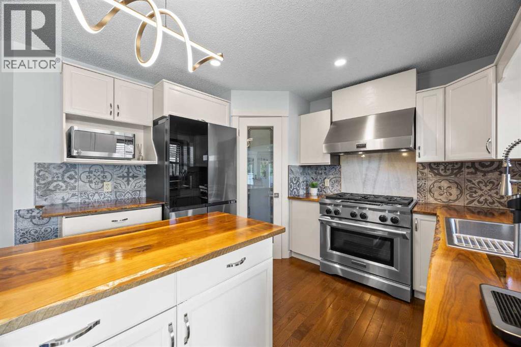 Single Family House for Sale in  Riverview Close SE Riverbend Calgary 