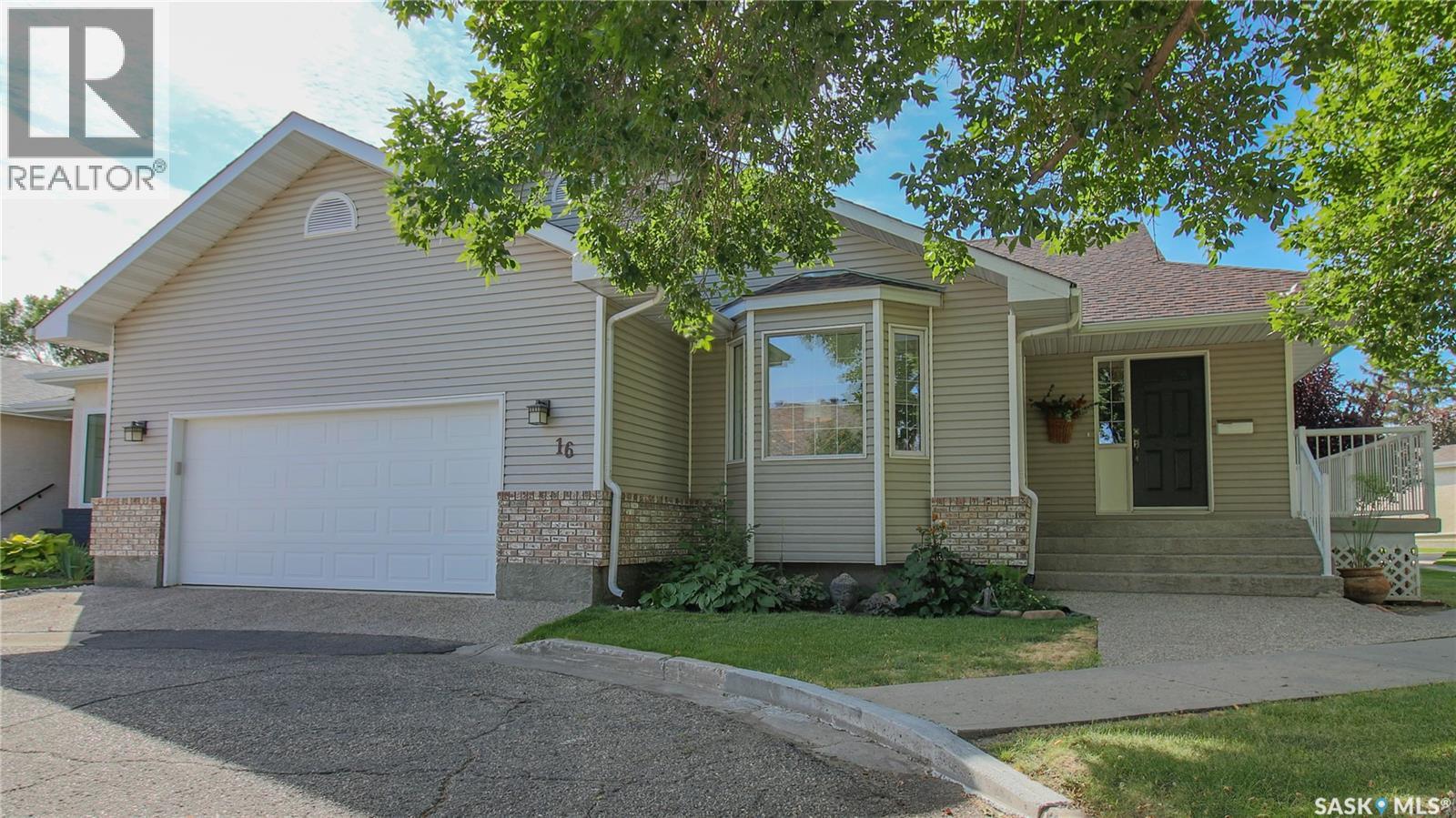 Single Family House Bungalow for Sale in  Wintergreen BAY Regina 