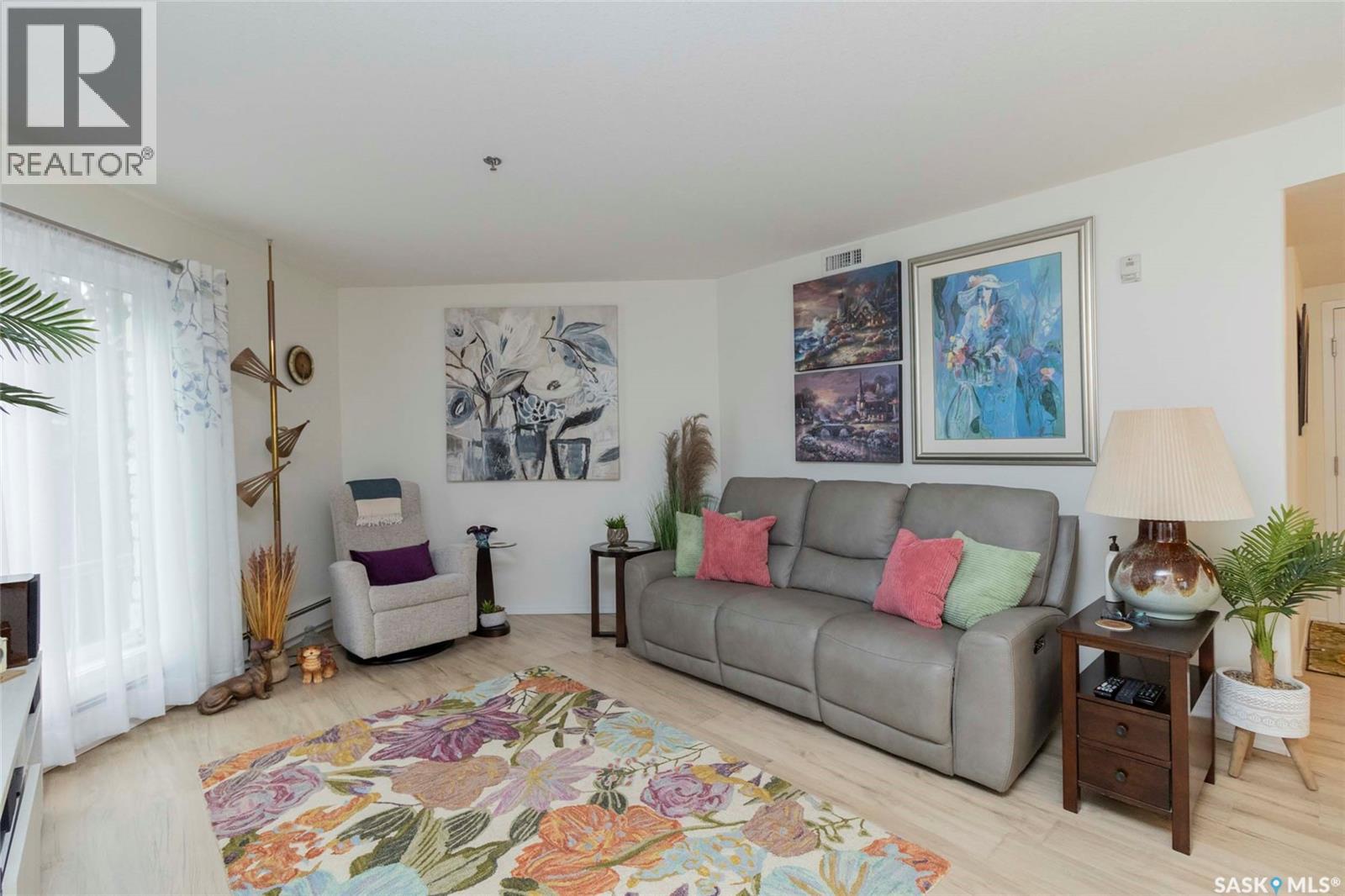 Single Family House High rise for Sale in   Acadia DRIVE Saskatoon 